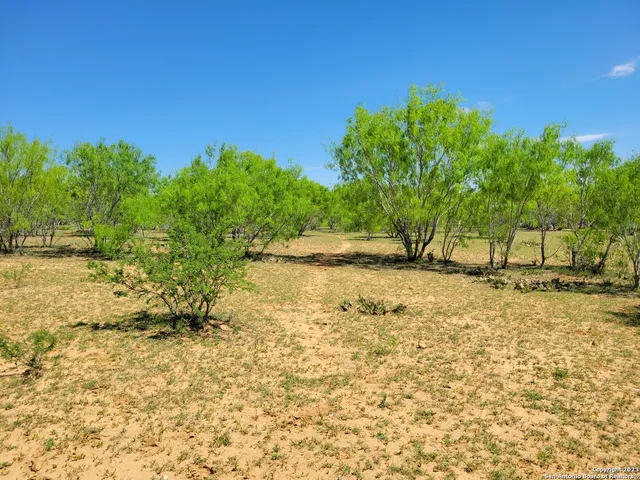 $250,000 | -lot 1 Cr 732, Yancey, TX 78886