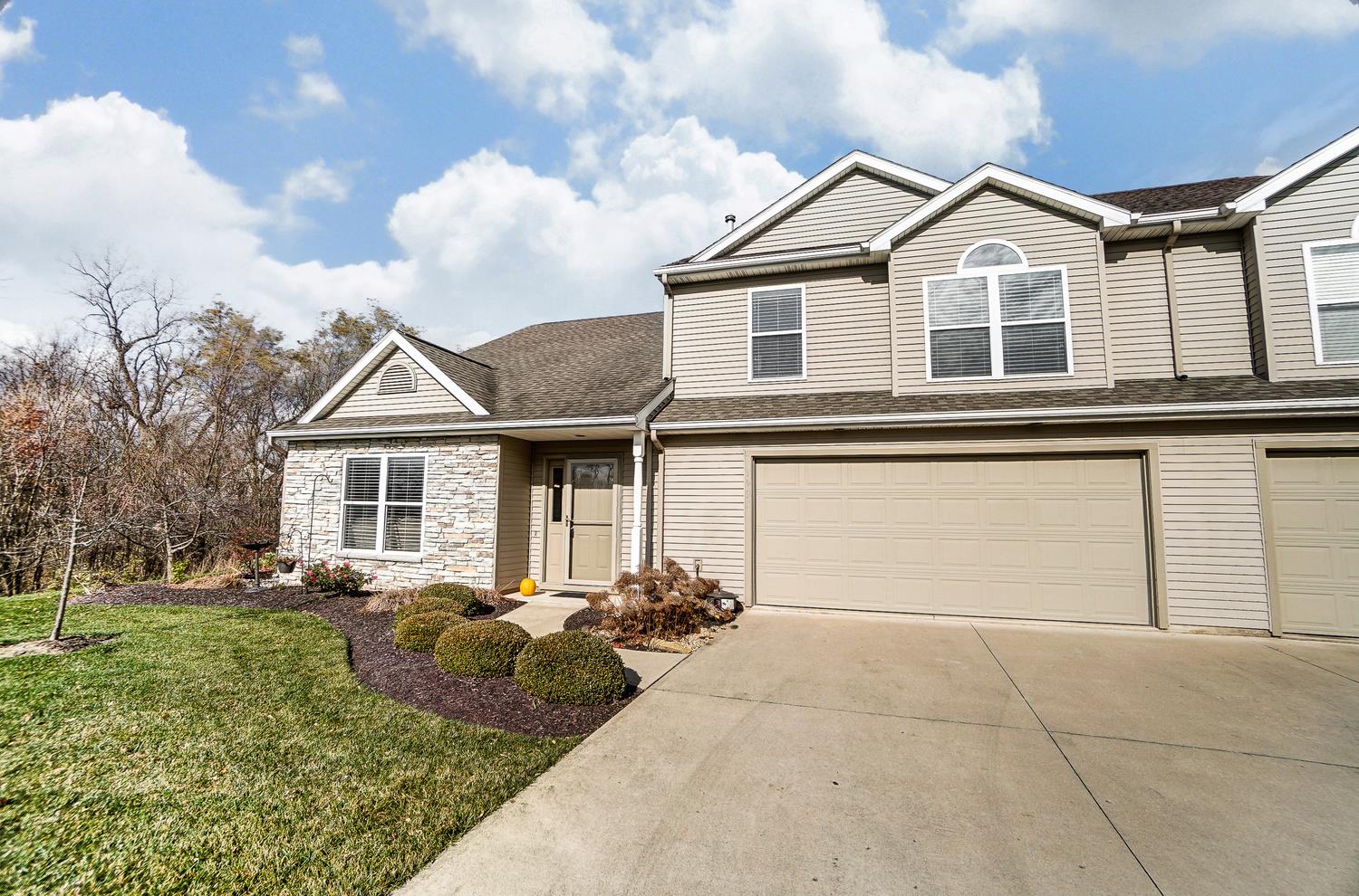 9935 Oak Trail Road Fort Wayne, IN 46825 - Photo 2 of 33