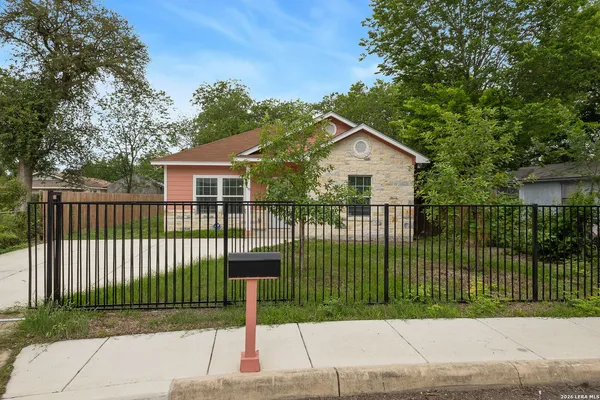 $1,600 | 419 San Manuel Avenue, San Antonio, TX 78237
