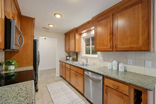 $1,150,000 | 627 Marina Circle, Davis, CA 95616