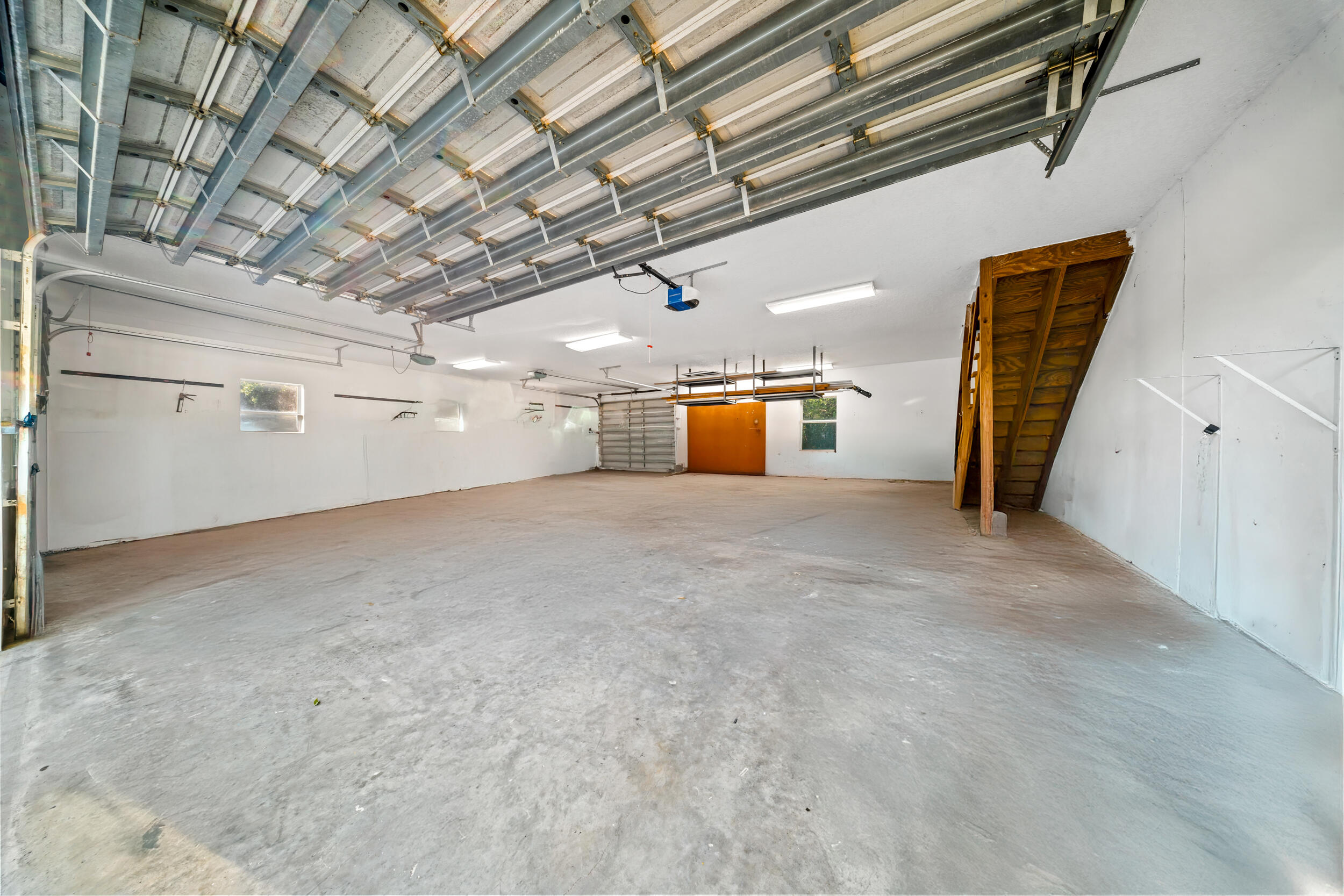 8686 Andrews Avenue Fort Pierce, FL 34945 - Photo 63 of 76 a view of a livingroom with an oven