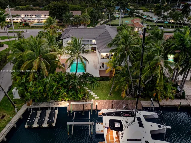 a view of outdoor space yard deck and patio