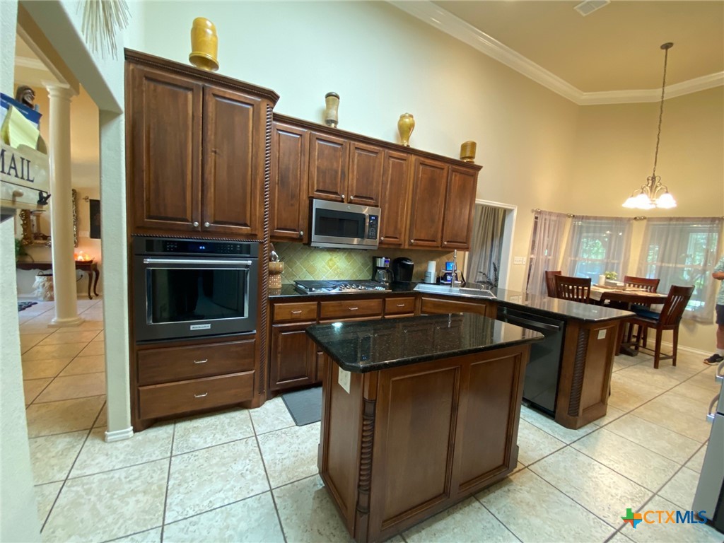 210 Ranchgate Trail McGregor, TX 76657 - Photo 11 of 33 Kitchen