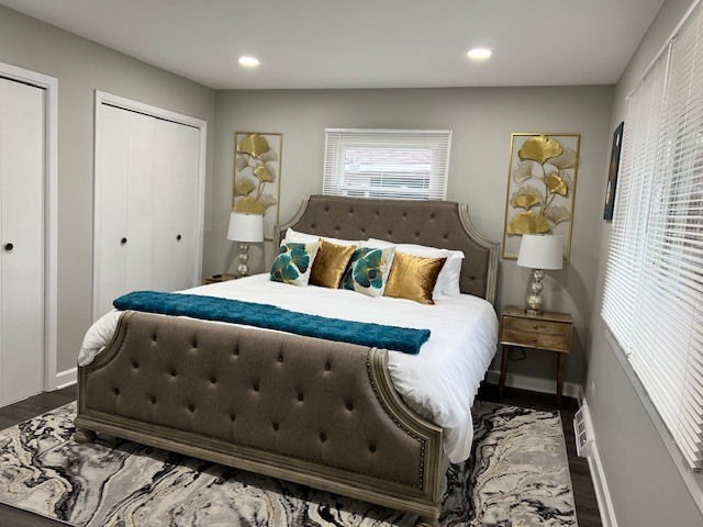 17 Wildwood Road Elk Grove Village, IL 60007 - Photo 7 of 11 a bedroom with a bed and wooden floor