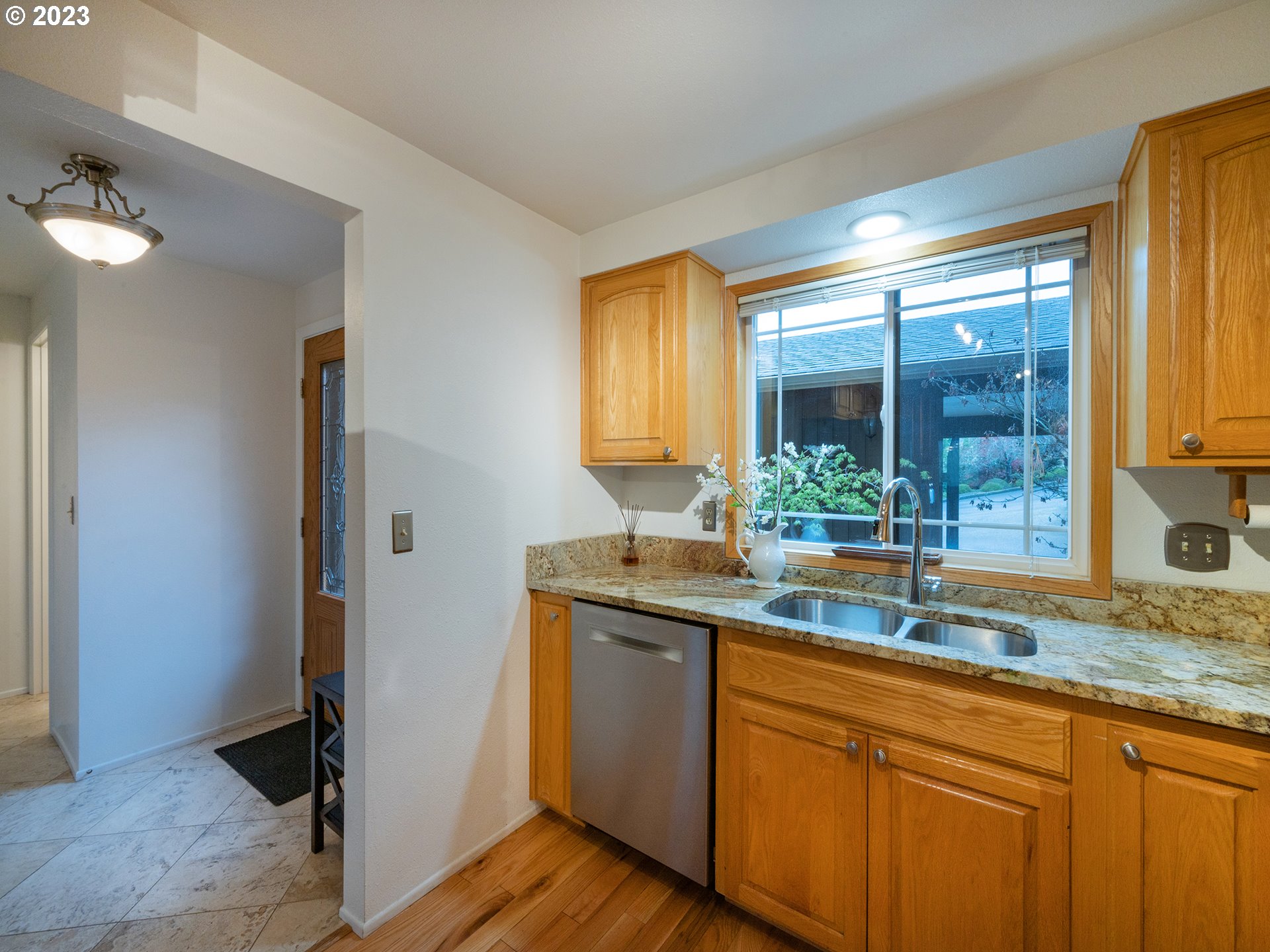 2279 Ridgeway Drive Eugene, OR 97401 - Photo 3 of 42 Gallery Image 3