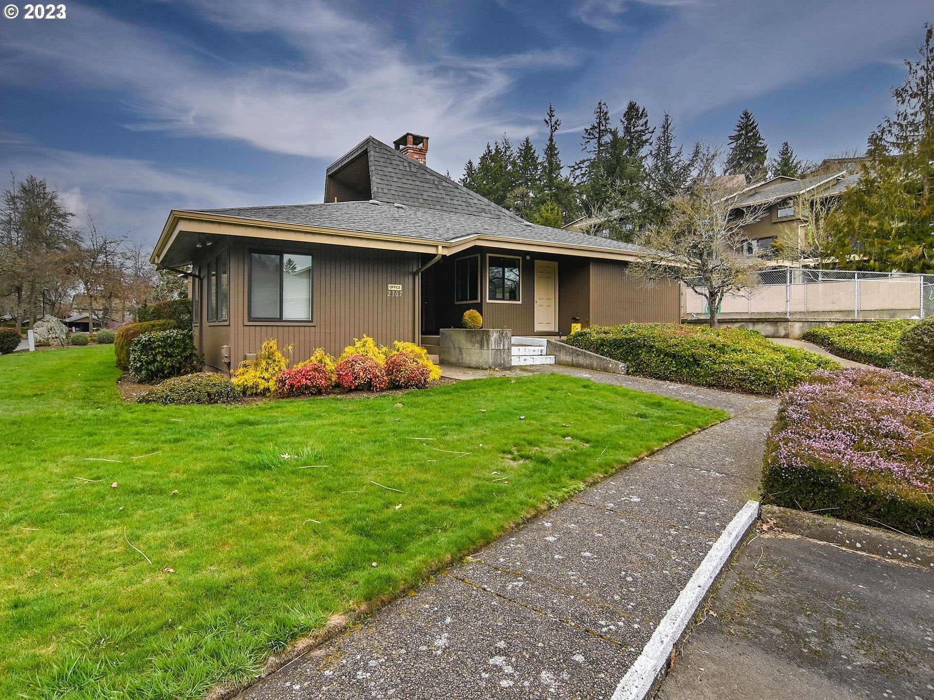 2279 Ridgeway Drive Eugene, OR 97401 - Photo 41 of 42 Gallery Image 41