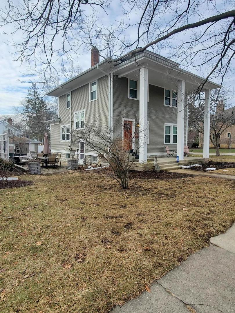 302 East Franklin Street Wheaton, IL 60187 - Photo 2 of 4 a view of a house with a yard