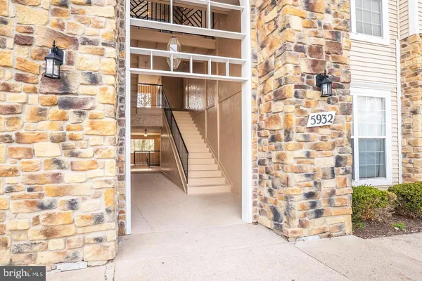 $2,695 | 5932 Founders Hill Drive, Unit 202, Alexandria, VA 22310