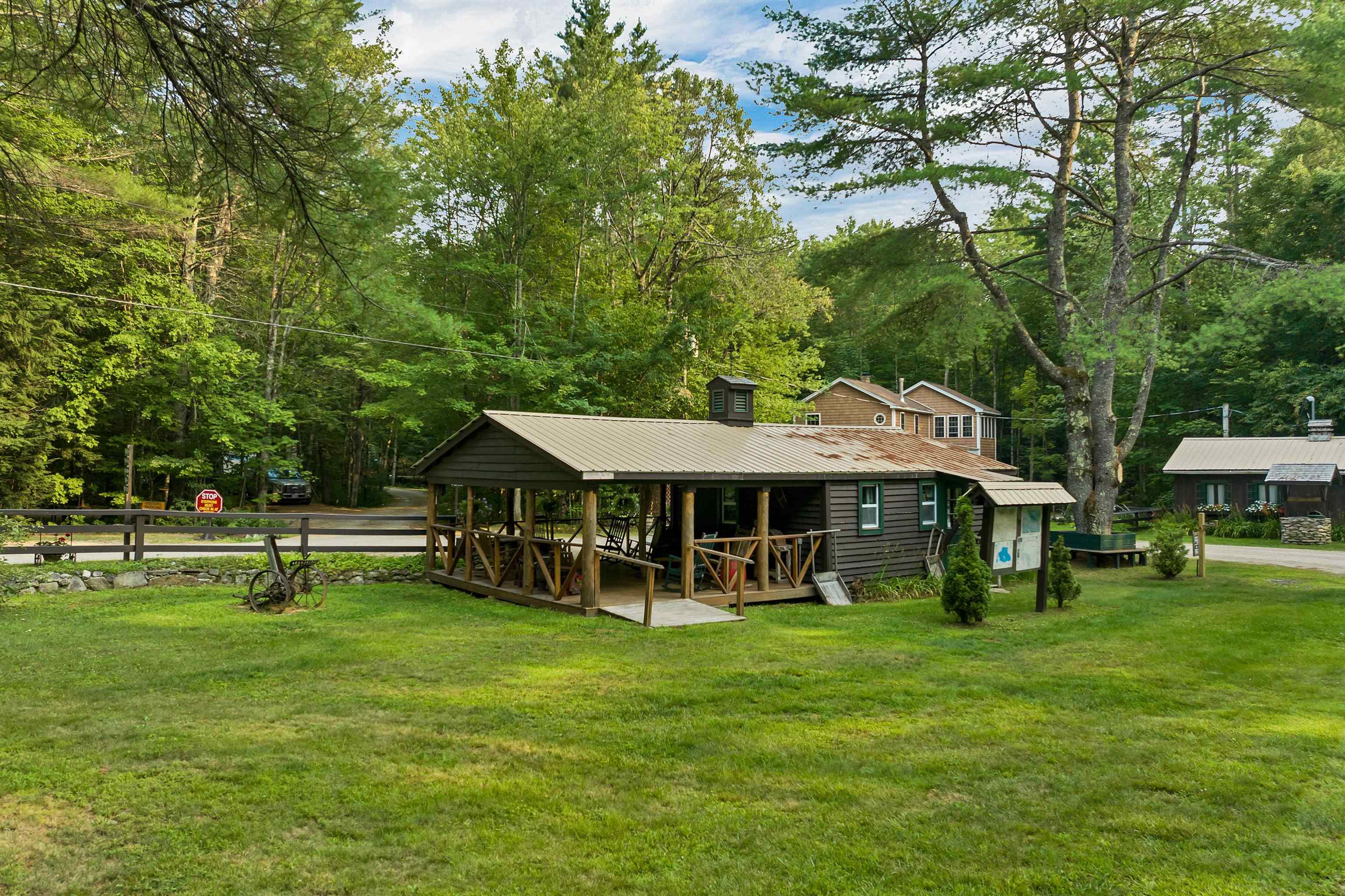 883 Center Street Wolfeboro, NH 03894 - Photo 3 of 41