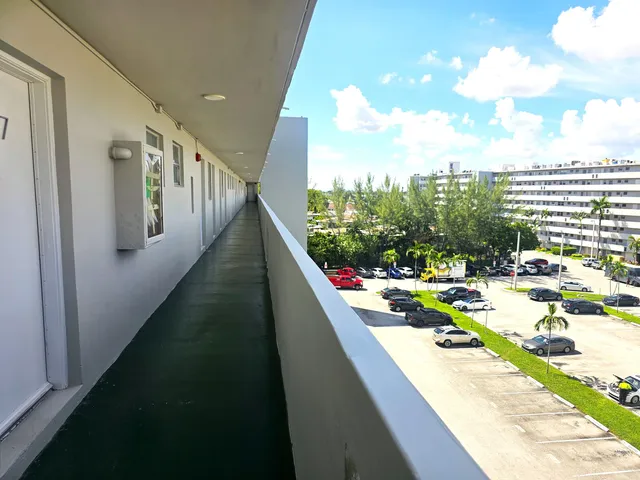 $1,800 | 1780 Northeast 191st Street, Unit 6082, Miami, FL 33179