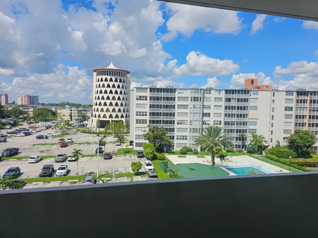 $1,800 | 1780 Northeast 191st Street, Unit 6082, Miami, FL 33179