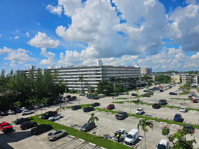 $1,800 | 1780 Northeast 191st Street, Unit 6082, Miami, FL 33179