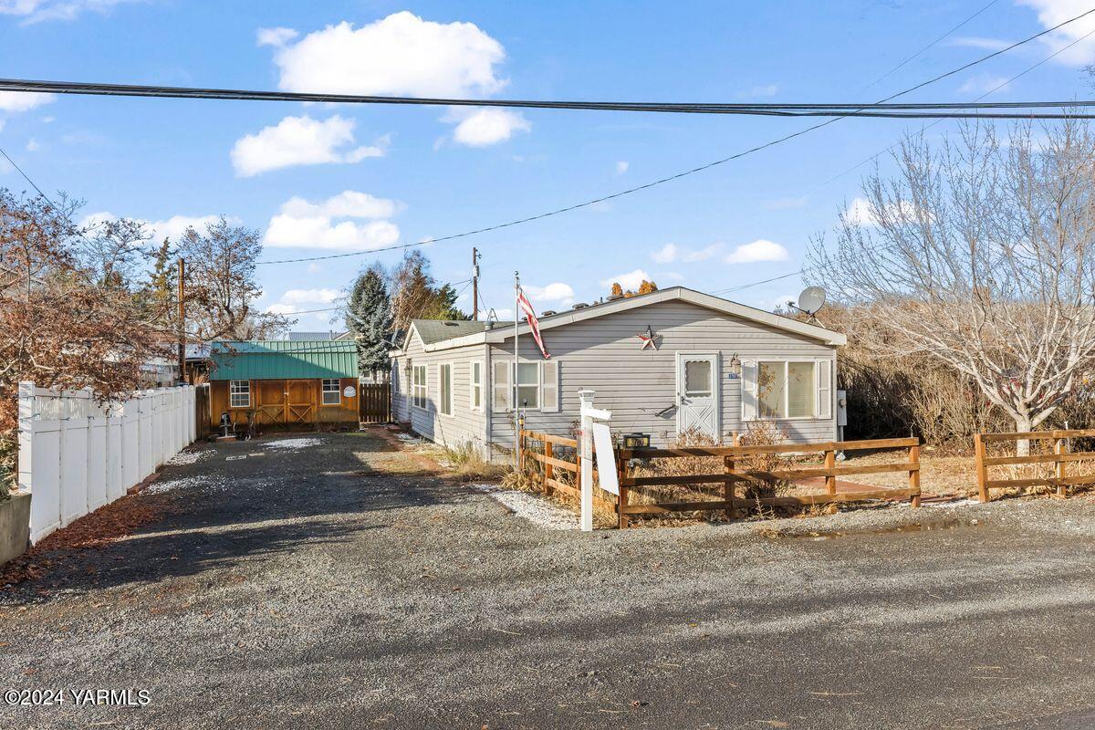 3780 Harrah Road Harrah, WA 98933 - Photo 24 of 26 a front view of a house with a outdoor space