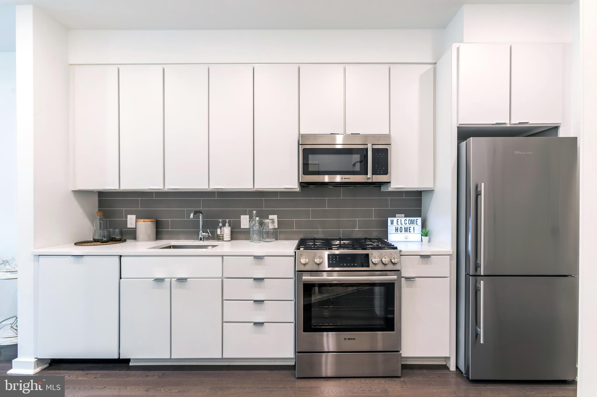 300 8th Street Northeast, Unit 209 Washington, DC 20002 - Photo 12 of 18 6-burner gas range, paneled dishwasher, all Bosch