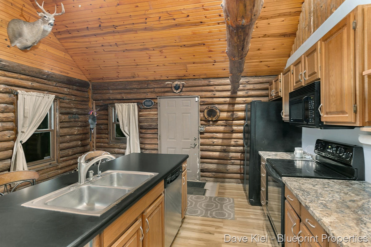7801 West State Road Middleville, MI 49333 - Photo 3 of 28 IMG_1004