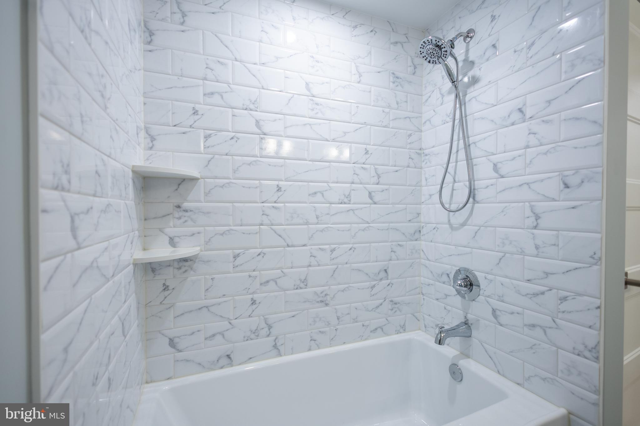 414 Venton Road Edgewater, MD 21037 - Photo 12 of 25 a bathroom with a bathtub