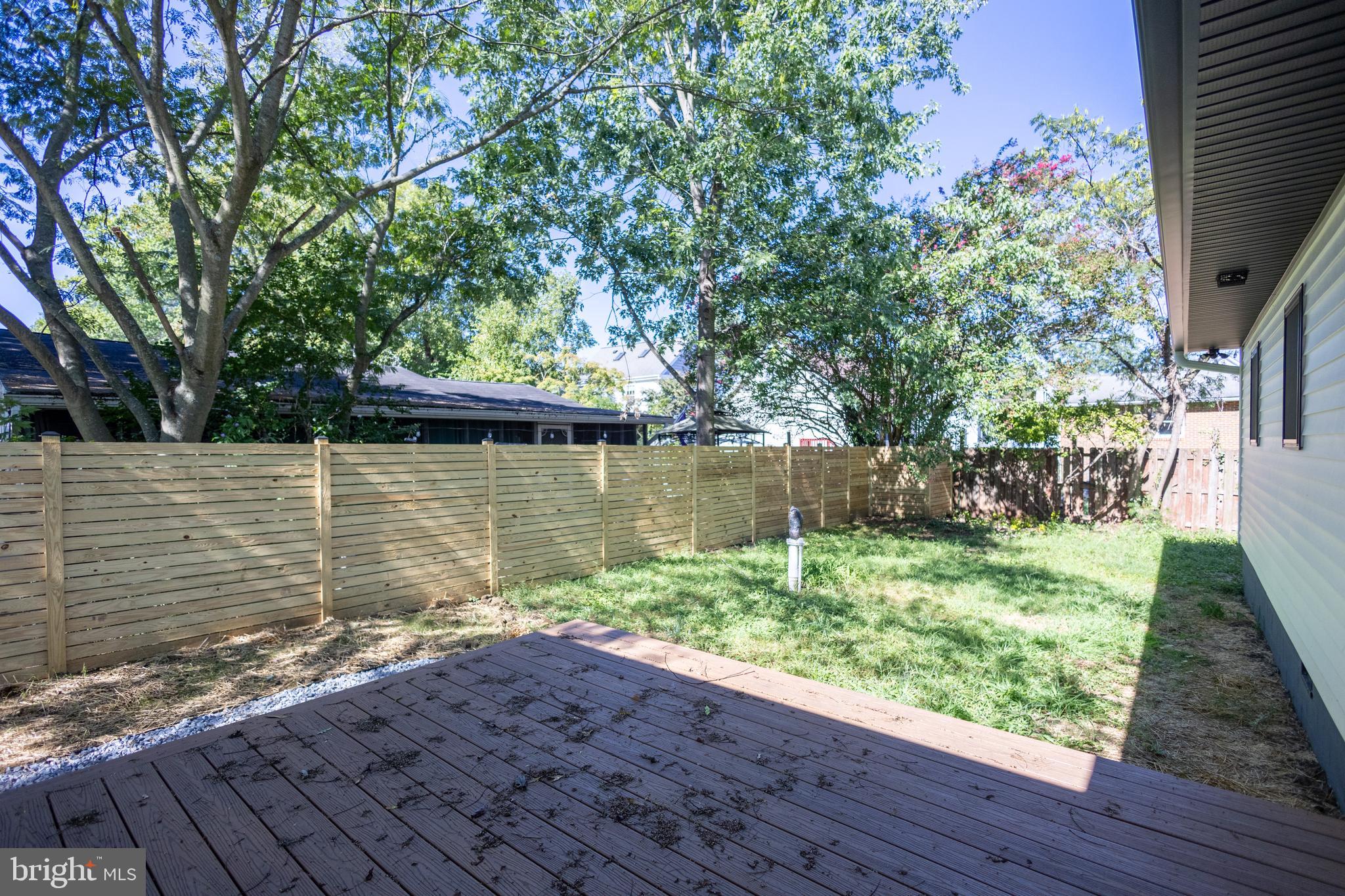 414 Venton Road Edgewater, MD 21037 - Photo 18 of 25 a backyard of a house with lots of green space