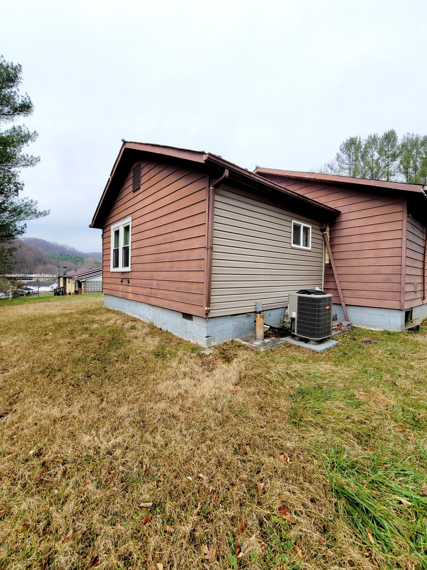 202 The Lake Road Clintwood, VA 24228 - Photo 5 of 21 20211204_114800