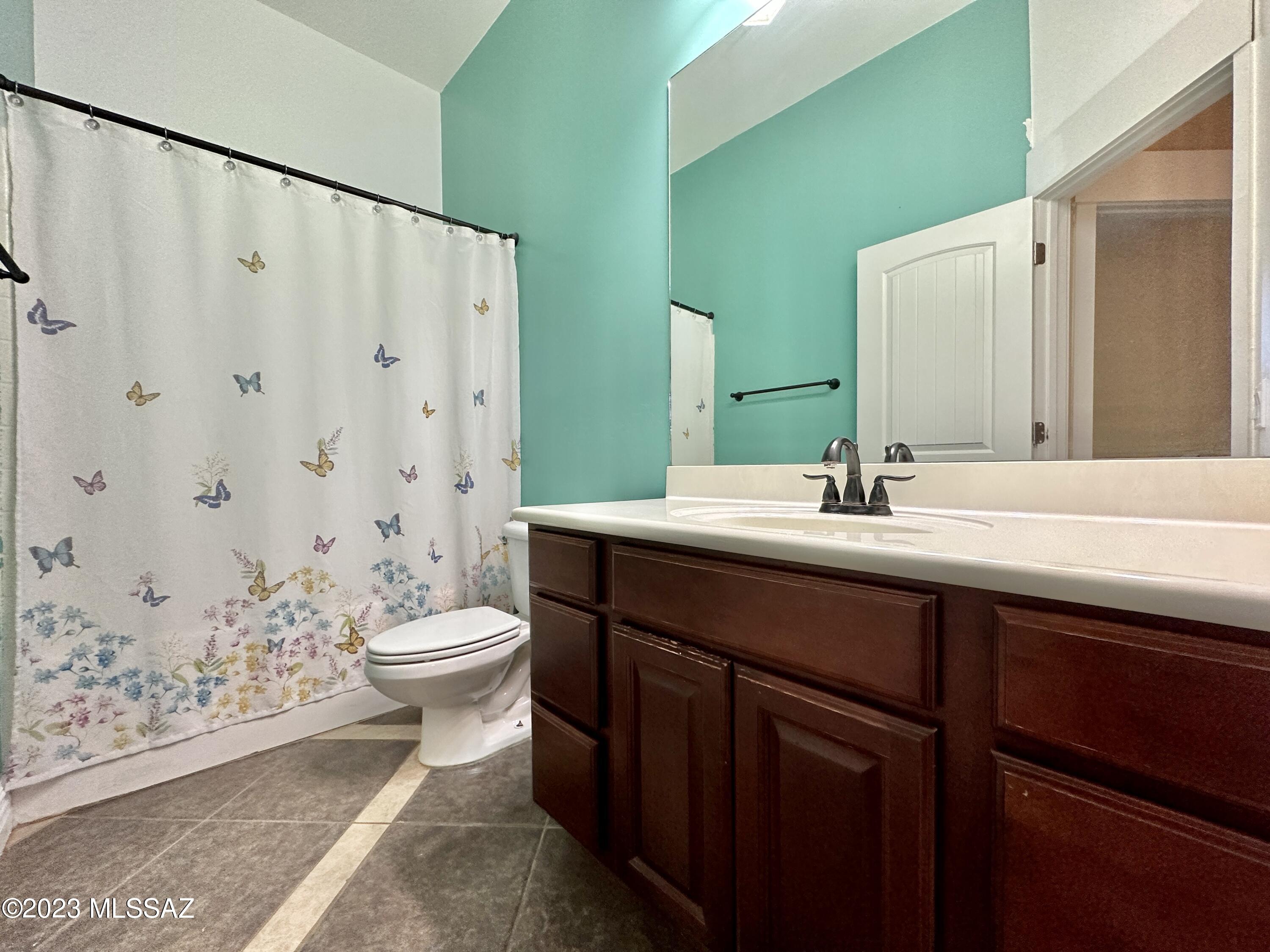 508 Eagle Meadow Loop Thatcher, AZ 85552 - Photo 10 of 32 a bathroom with a double vanity sink mirror and toilet