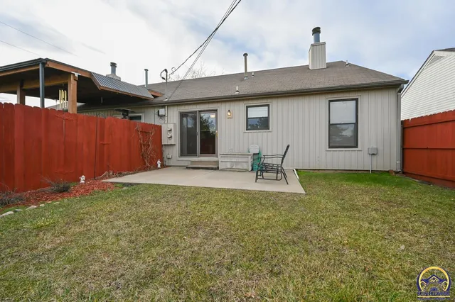 $189,900 | 2236 Southwest Westport Square, Topeka, KS 66614