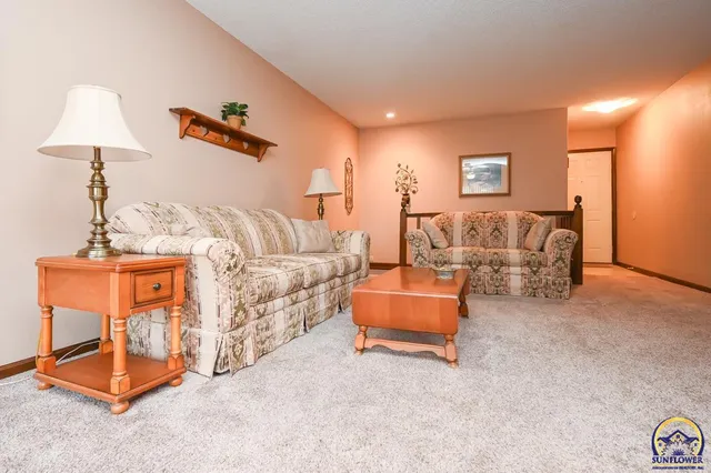 $189,900 | 2236 Southwest Westport Square, Topeka, KS 66614