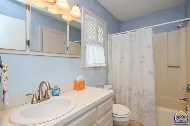 $189,900 | 2236 Southwest Westport Square, Topeka, KS 66614