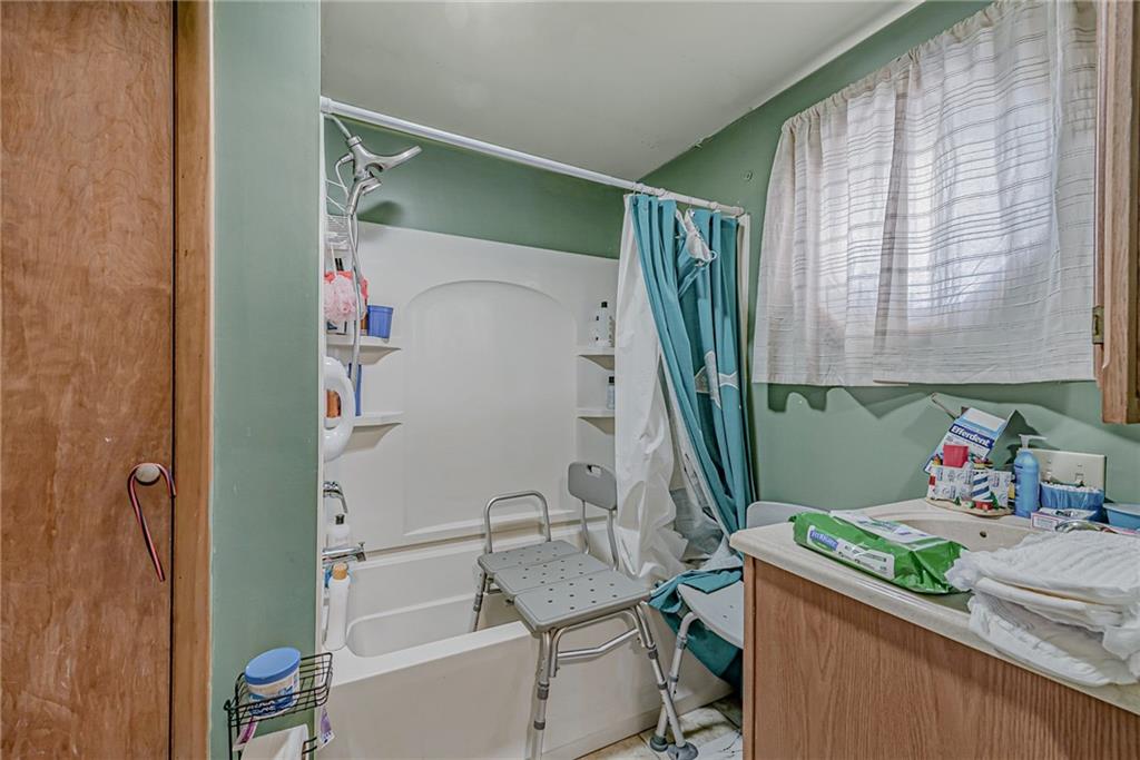 632 Hopewell Road White, PA 15490 - Photo 13 of 25 a bathroom with a sink a toilet and tub