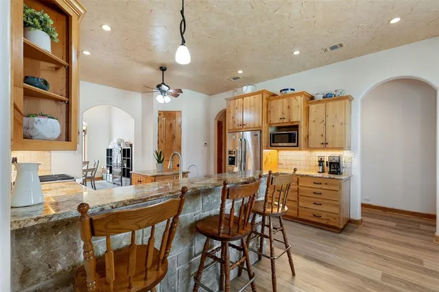 $559,900 | 712 Sugartree Drive, Lipan, TX 76462