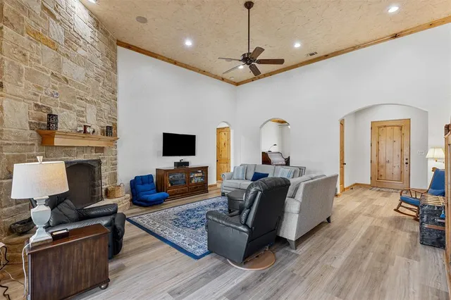 $559,900 | 712 Sugartree Drive, Lipan, TX 76462