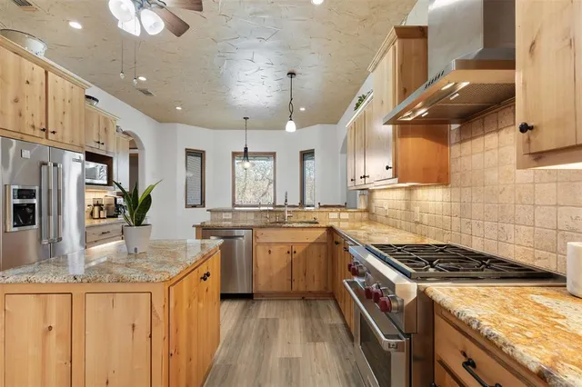 $559,900 | 712 Sugartree Drive, Lipan, TX 76462