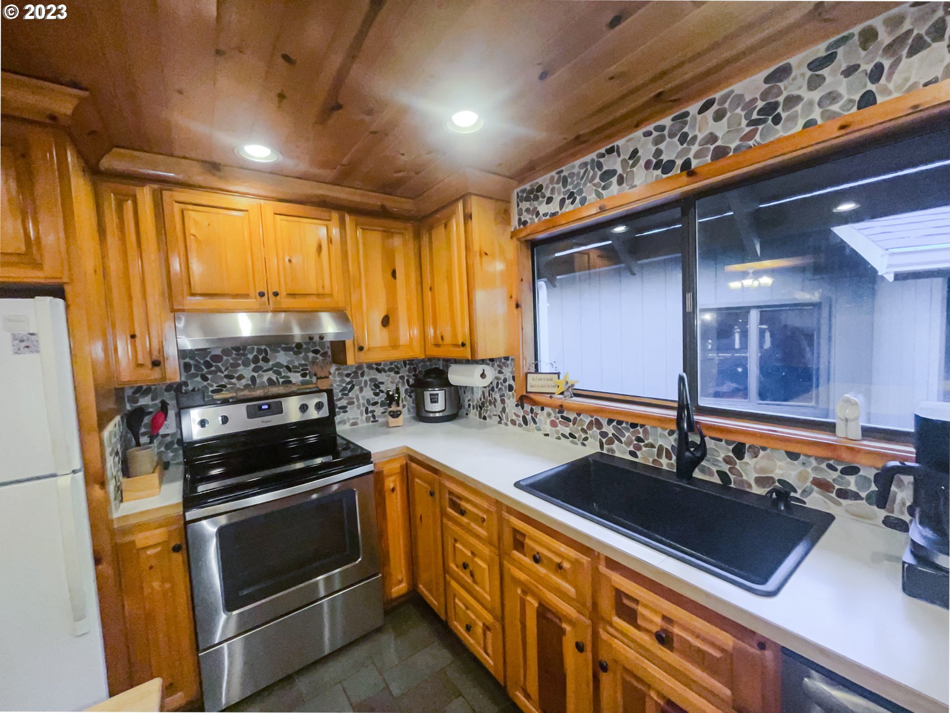 65790 East Sandy River Lane Rhododendron, OR 97049 - Photo 2 of 30