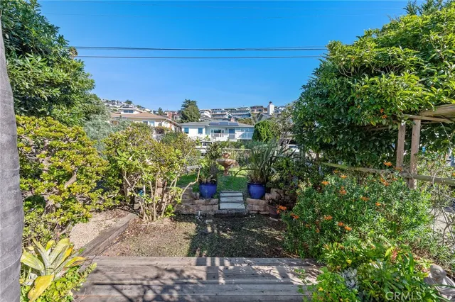 a view of a back yard of the house