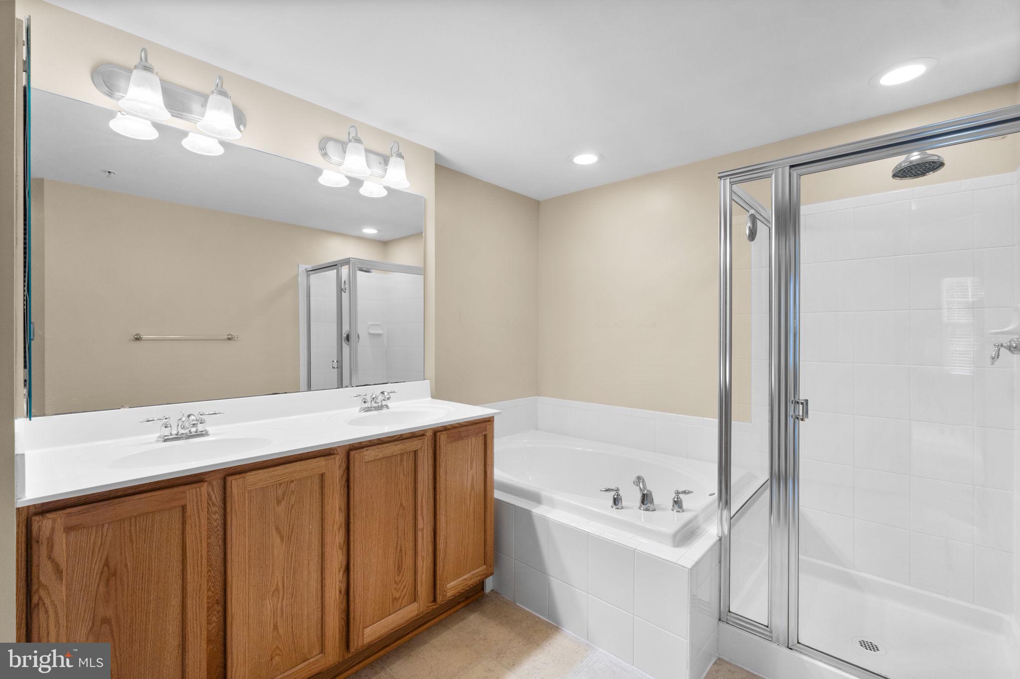 4814 Portsmouth Road, Unit 31 Ellicott City, MD 21042 - Photo 18 of 33 Primary Bathroom
