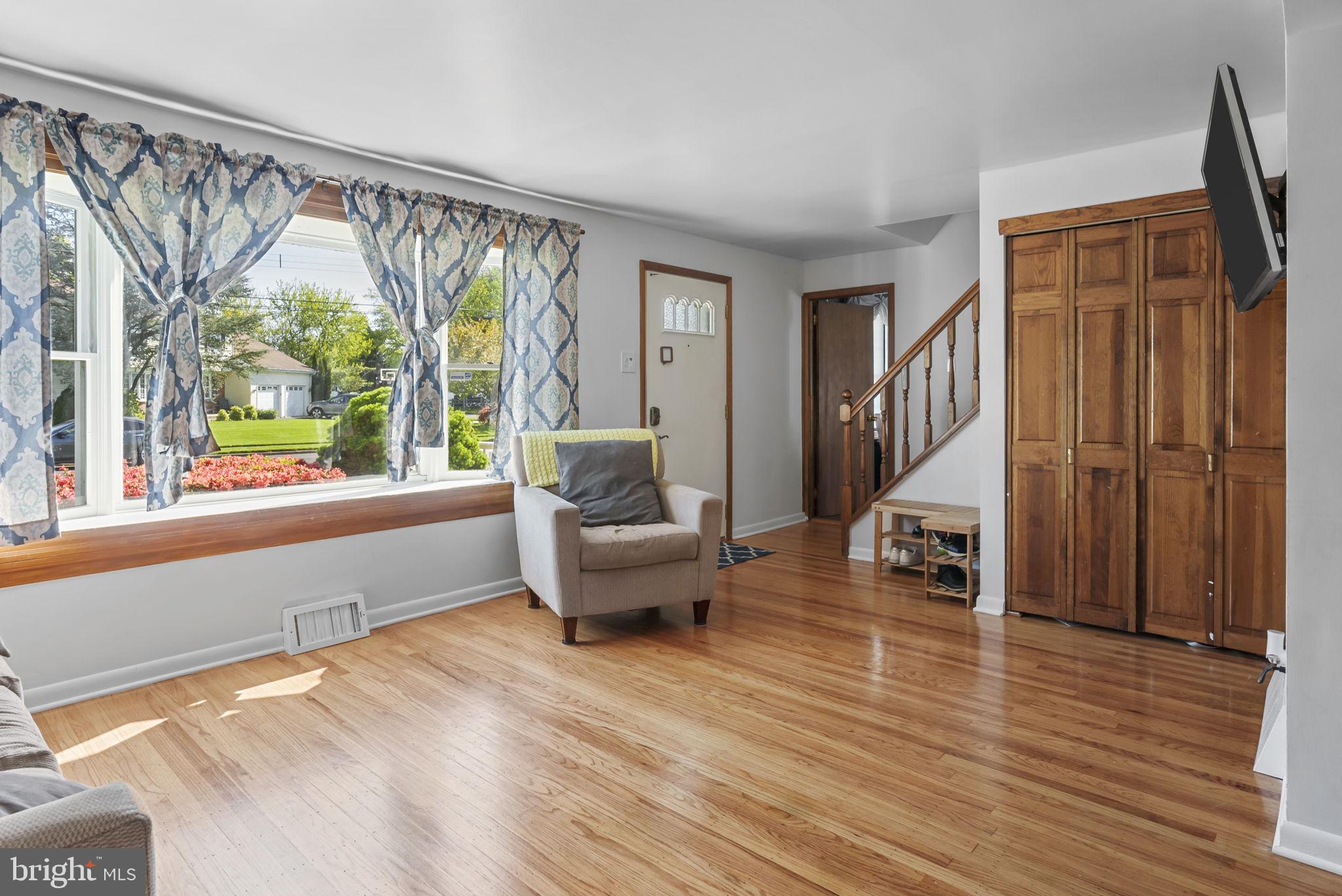 241 Crestview Road Hatboro, PA 19040 - Photo 6 of 36 Gallery Image 6