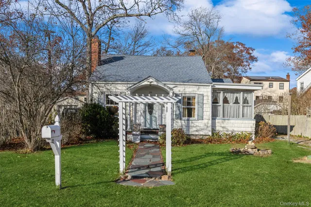 a view of a house with backyard and a tree