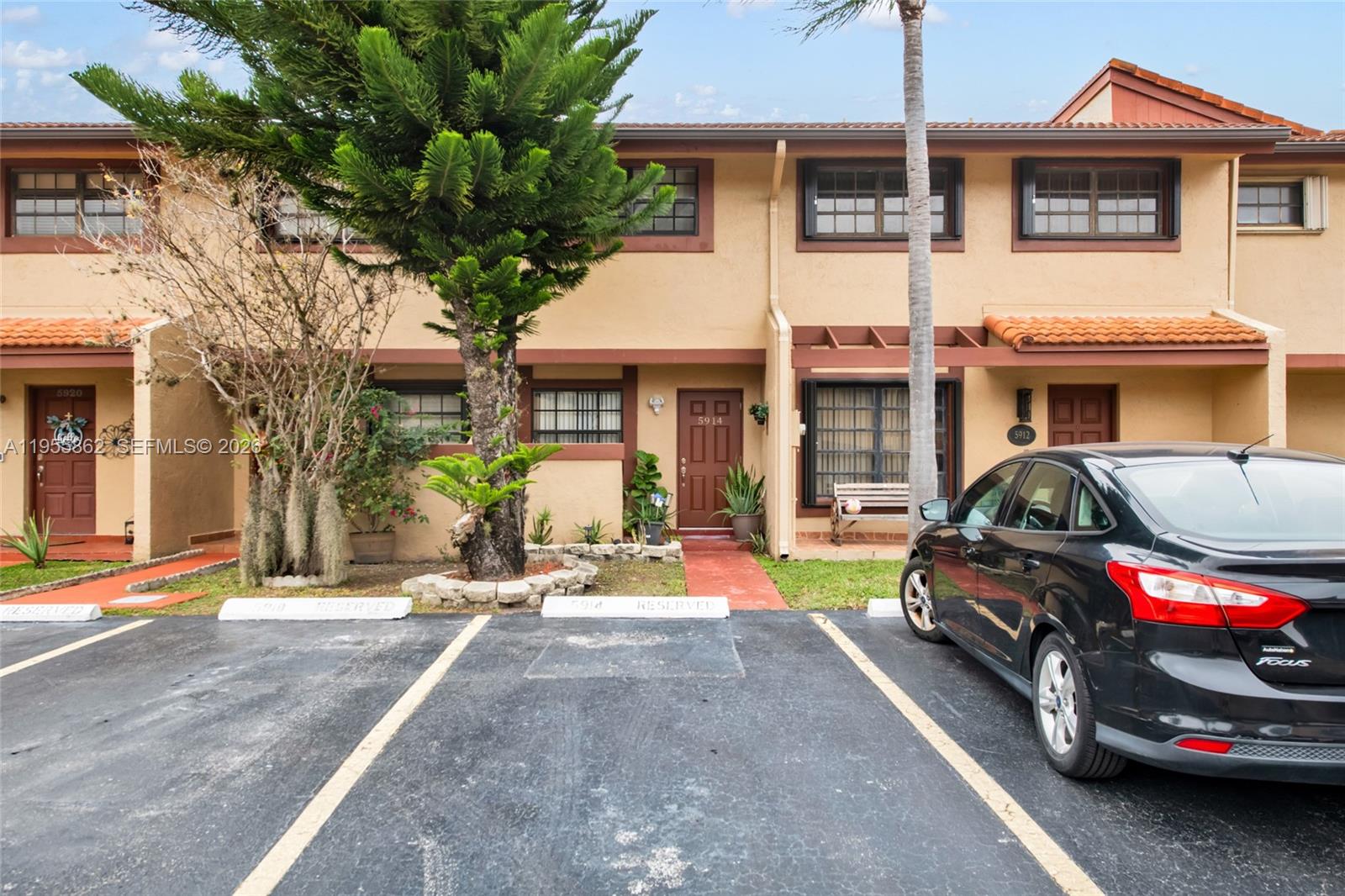 5914 Southwest 133rd Court Miami, FL 33183 - Photo 3 of 32