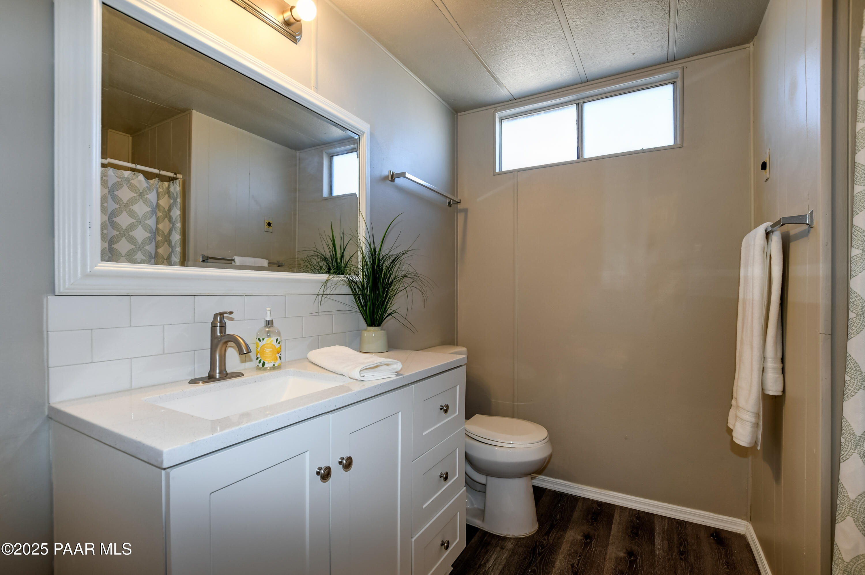 1827 Rhonda Road Chino Valley, AZ 86323 - Photo 9 of 20 009_Guest Bathroom shot 2