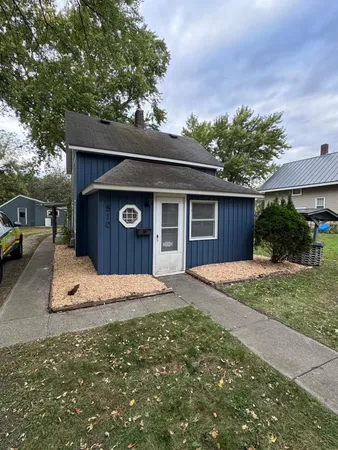 $184,900 | 510 Monroe Street Southeast, Hutchinson, MN 55350