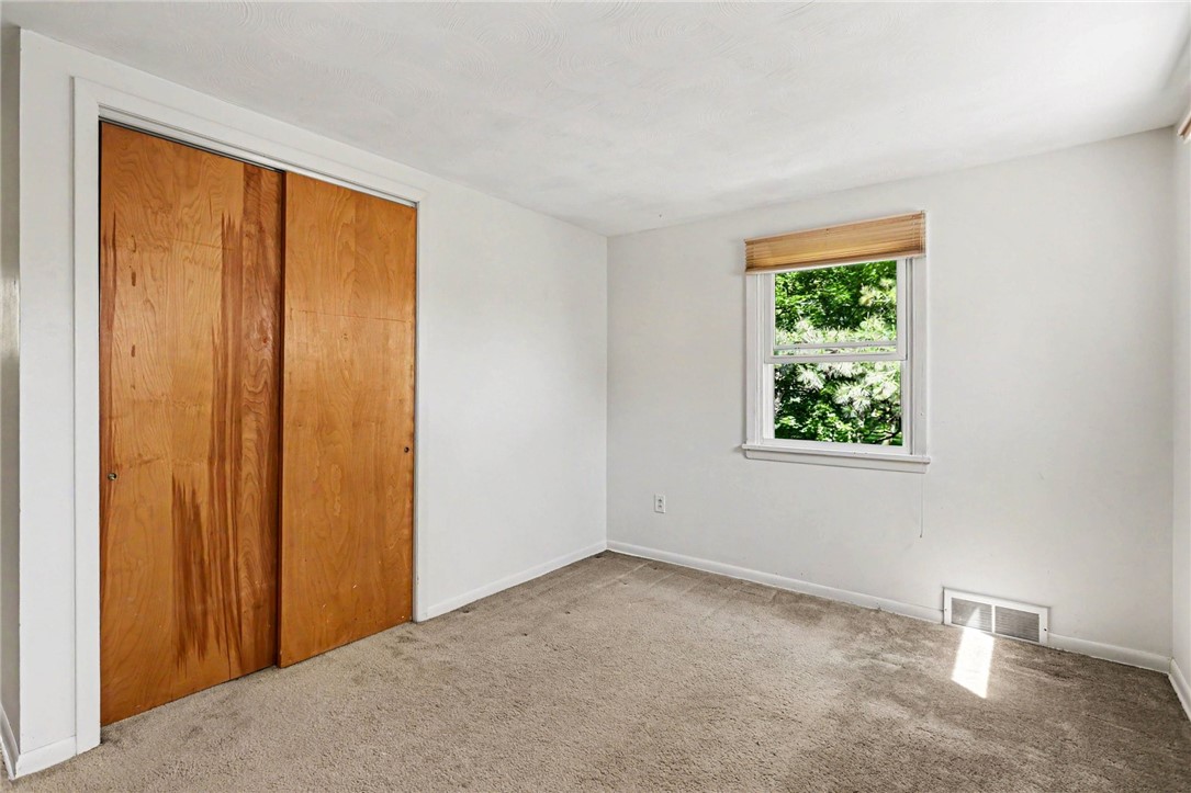 44 Rawlinson Road Irondequoit, NY 14617 - Photo 24 of 33 Adjoining room of Bedrm 4