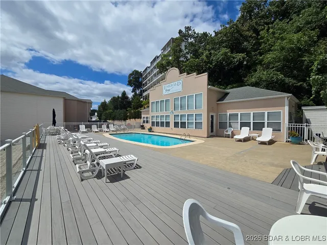 $329,900 | 214 Emerald Bay Drive, Unit 1D, Lake Ozark, MO 65049