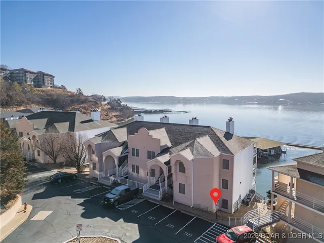 $329,900 | 214 Emerald Bay Drive, Unit 1D, Lake Ozark, MO 65049
