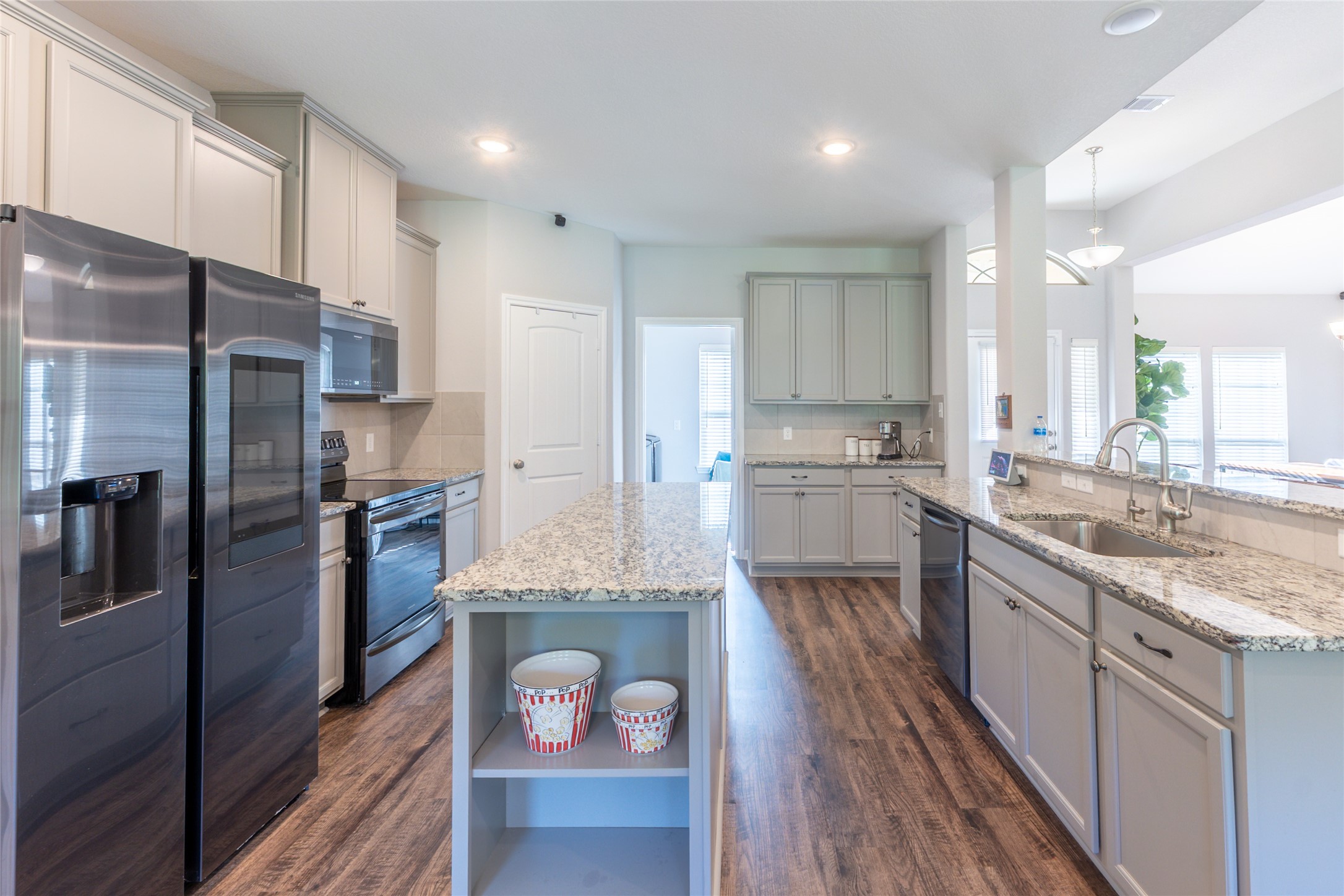 120 Sanctuary Road Huntsville, TX 77340 - Photo 8 of 38 a kitchen with stainless steel appliances granite countertop a refrigerator a sink a stove and oven