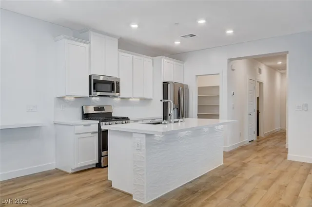 $2,398 | 237 Callen Falls Avenue, Unit 2025, Henderson, NV 89011