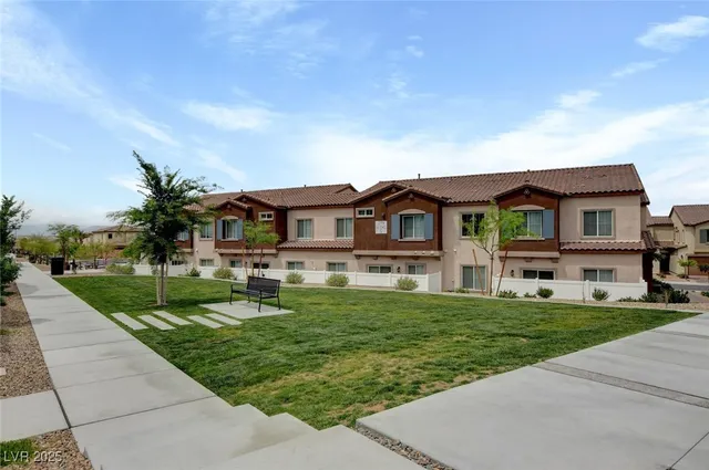 $2,398 | 237 Callen Falls Avenue, Unit 2025, Henderson, NV 89011