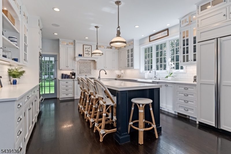 11 Red Oak Row Chester, NJ 07930 - Photo 6 of 50