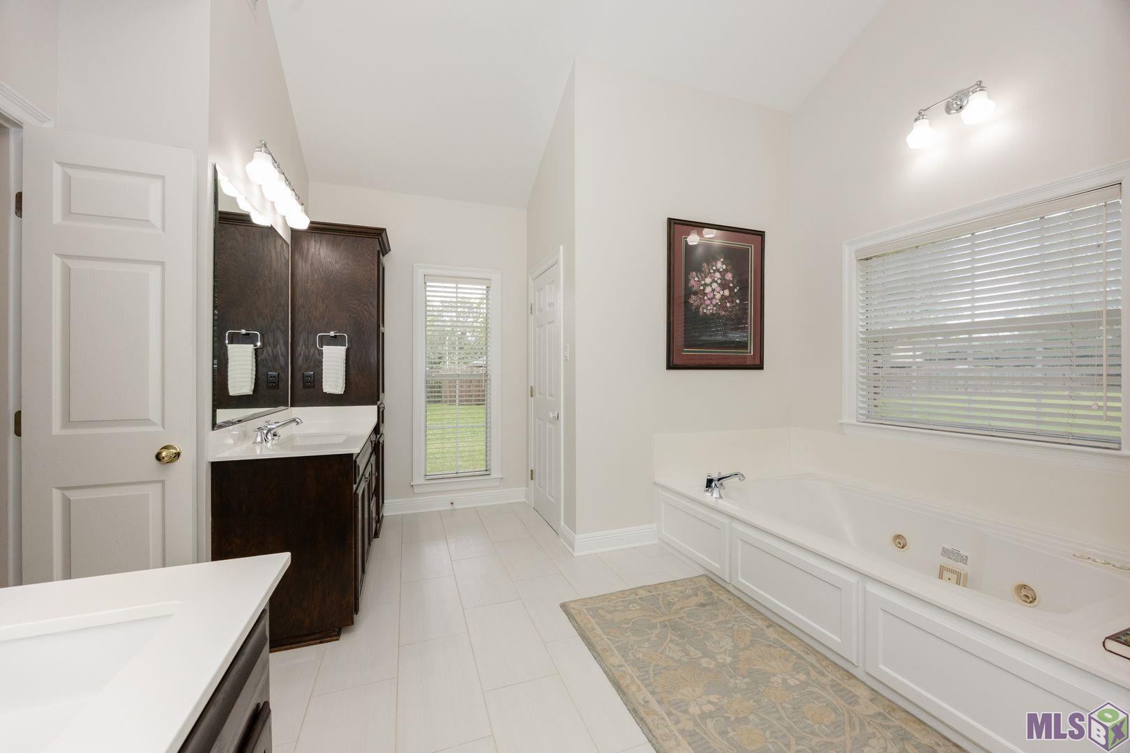 13407 North Amiss Road Baton Rouge, LA 70810 - Photo 23 of 39 Plentiful Natural Light in Primary Bath