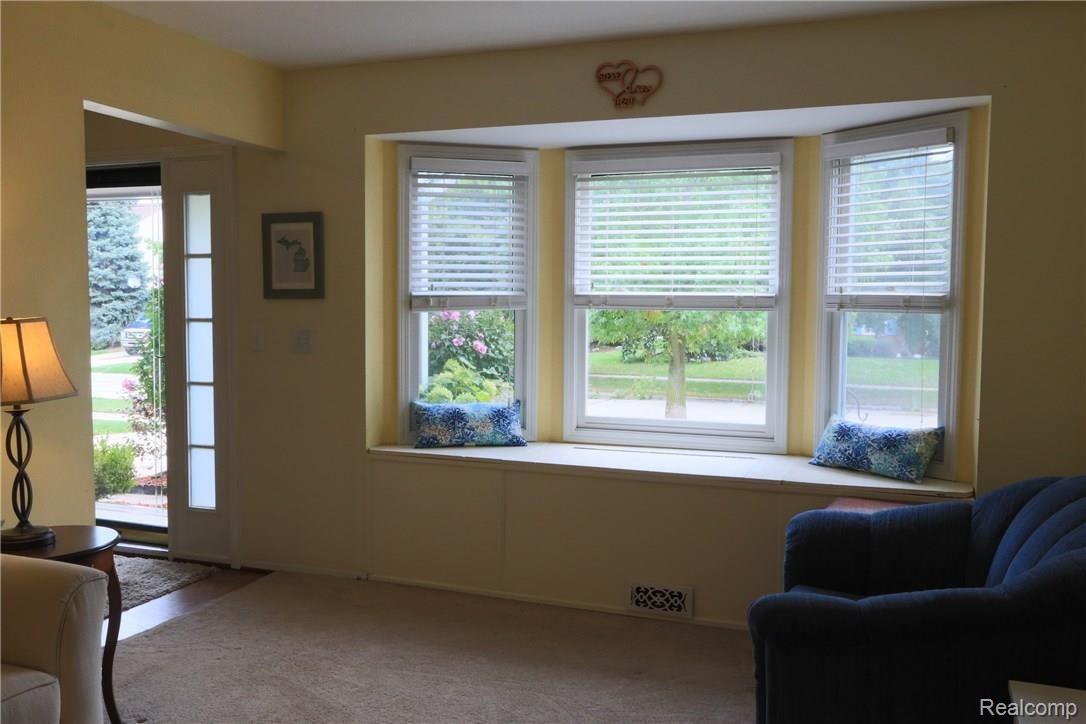 6713 Carlton Road Canton, MI 48187 - Photo 8 of 33 10 LR.JPG