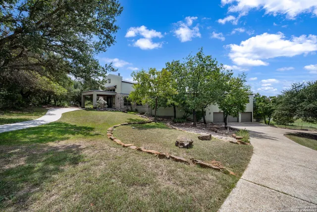 a view of a yard with a house