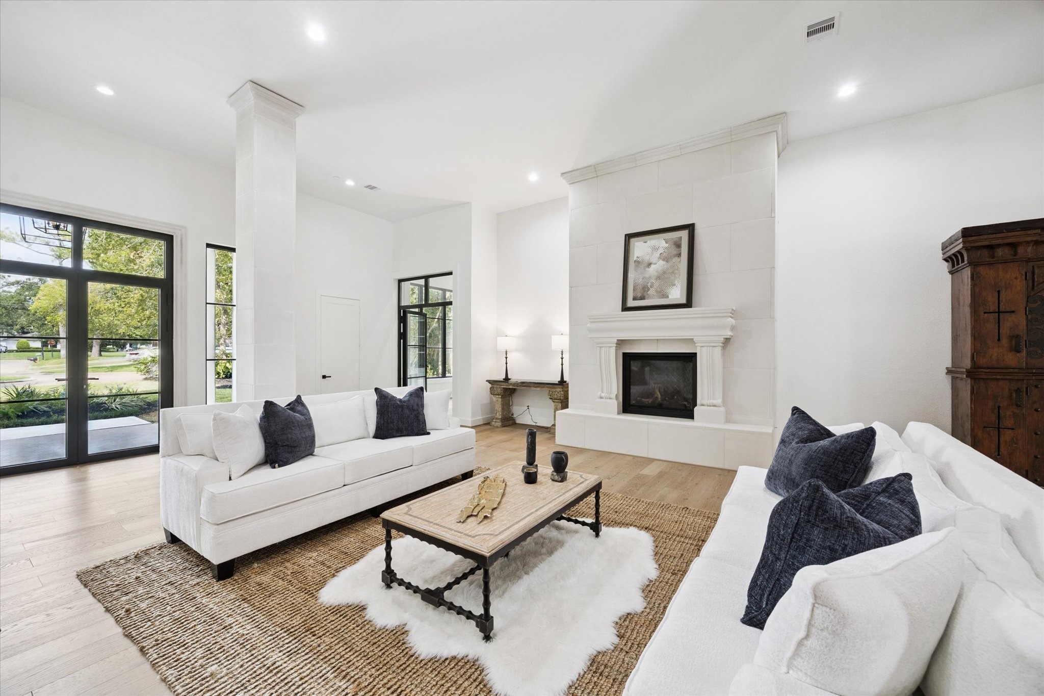 11 River Circle Houston, TX 77063 - Photo 3 of 34 a living room with furniture and a fireplace
