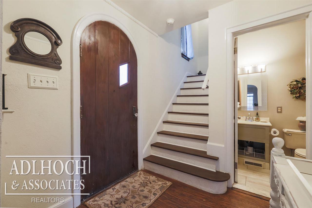 244 Fisher Road Grosse Pointe, MI 48230 - Photo 4 of 32 31338724-4.JPG